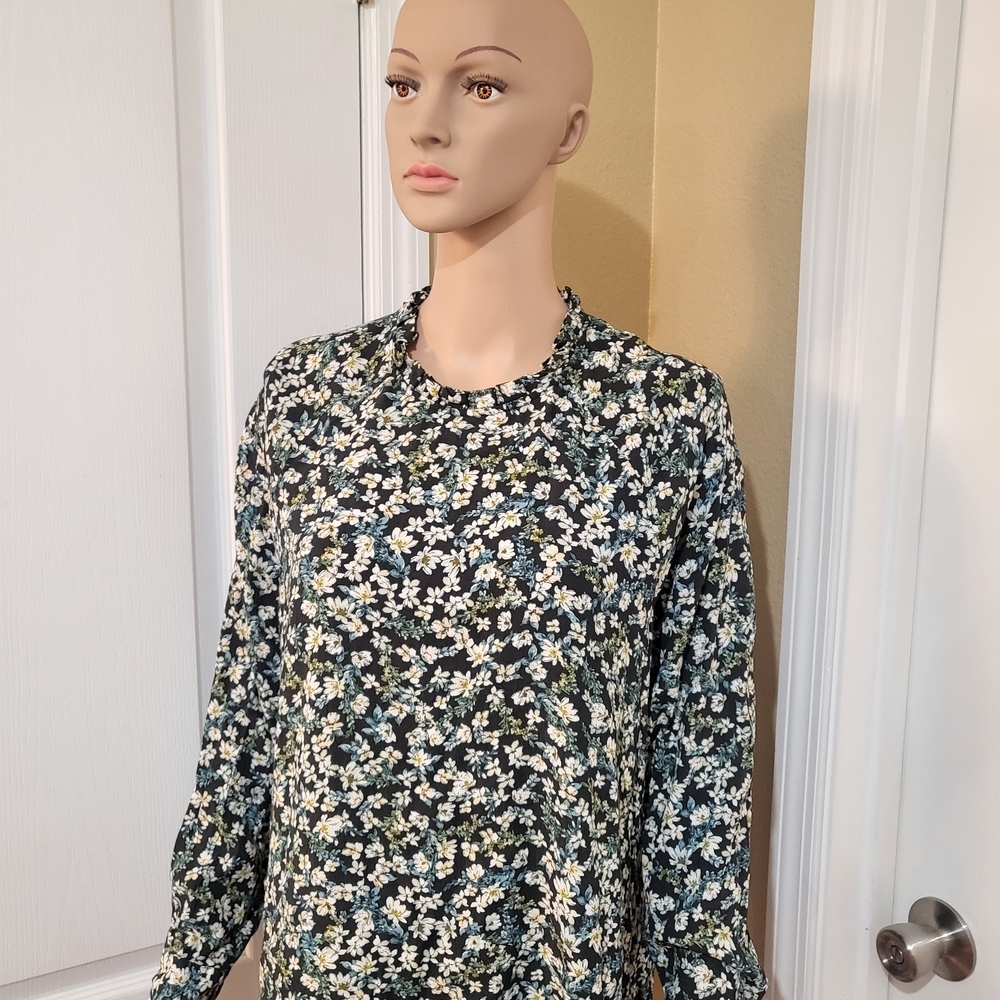 LOFT Black Floral Blouse with White & Blue Daisies Pre-owned